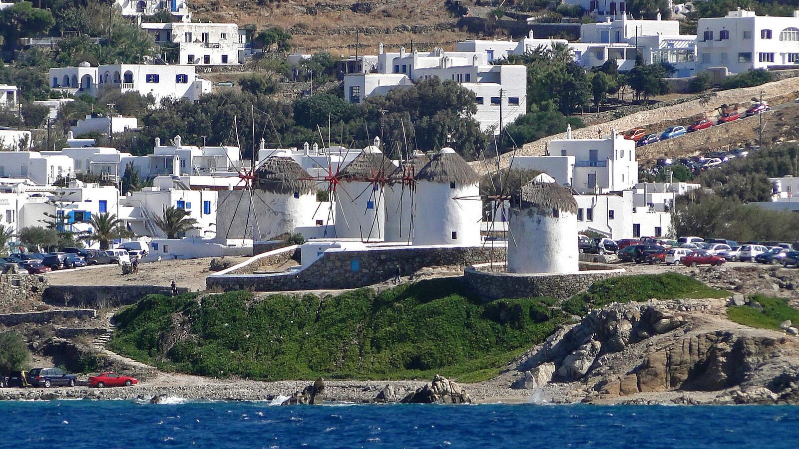 De windmolens van Kato Mili boven de stad Mykonos